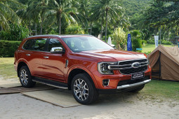 Giá xe Ford Everest niêm yết và lăn bánh tháng 12/2022