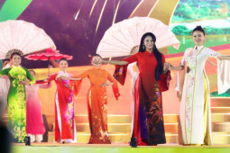 Giải trí - Cô gái Tày theo đuổi "nghề con nhà giàu", mang hương sắc ngàn hoa đến Đà Lạt