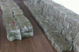 Kinh doanh - Ngủ dậy bỗng có 1,2 tỷ đồng vào tài khoản, anh chàng tiêu xả láng và cái kết