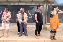 Clip hài hước - Tên trộm móc túi "nhầm chỗ" khiến ông cụ bị... vỡ trứng