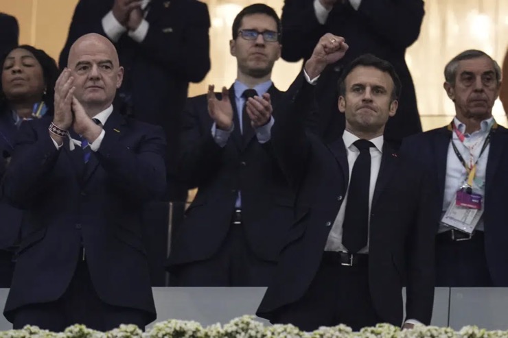 Ông Macron tới Qatar xem trận đấu bán kết của đội tuyển Pháp trên sân vận động Al Bayt.