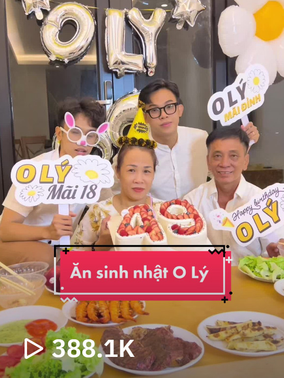 Trọng Tâm - hot TikToker 23 tuổi -  miệt mài sáng tạo với công việc nhưng không quên dẫn mẹ đi khắp nơi du lịch! - 2