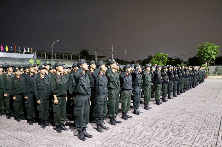 Nghi thức chào cờ tại buổi lễ ra quân