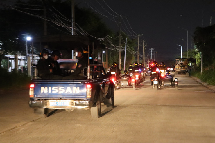 Cảnh sát cơ động tung quân trấn áp tội phạm tại TP HCM - 8