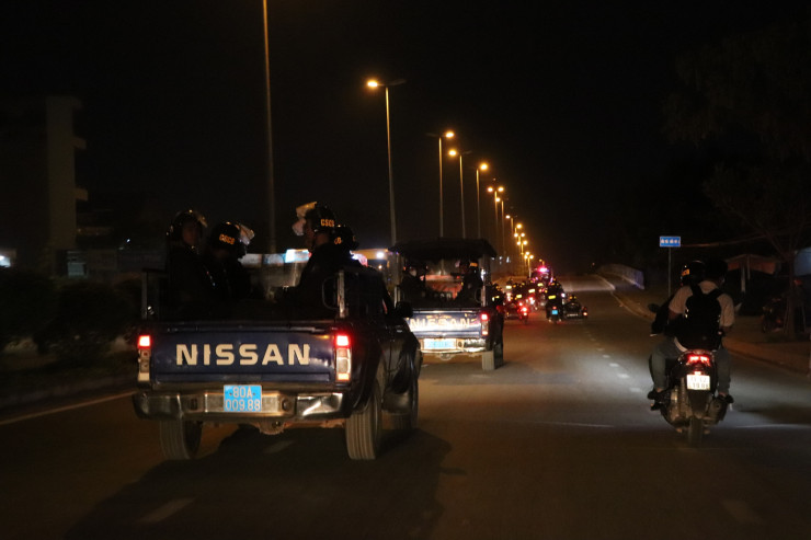 Cảnh sát cơ động tung quân trấn áp tội phạm tại TP HCM - 9