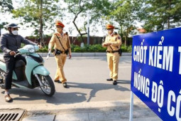 Tin tức trong ngày - Bị phạt kịch khung, tài xế lấy lý do uống từ đêm hôm trước