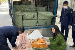Thị trường - Tiêu dùng - Phát hiện 2 tấn nầm lợn, tràng trứng gà không đảm bảo vệ sinh thú y đang chuẩn bị vận chuyển xuyên tâm Thủ đô