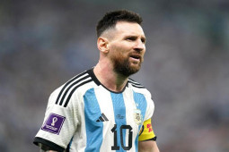 Sốc Messi dính chấn thương phải bỏ tập, Argentina ”nín thở” trước trận chung kết