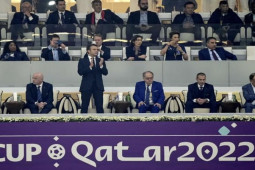 Tổng thống Pháp Macron xuất hiện trên khán đài, tự hào khi Pháp lọt vào chung kết World Cup