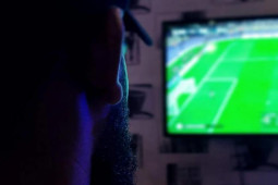 Sức khỏe đời sống - Thanh niên bị liệt mặt vì thức đêm suốt 1 tuần để xem World Cup