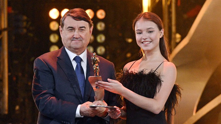 Anna Shcherbakova nhận giải thưởng Nữ VĐV xuất sắc nhất nước Nga 2022