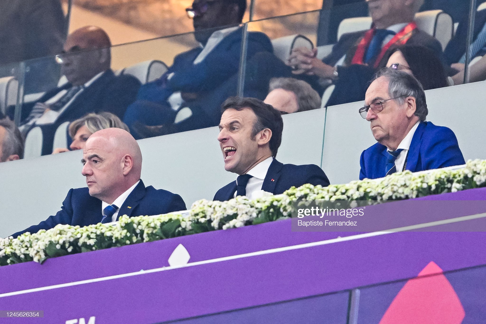 Sự xuất hiện của ông Macron được cho là "liều thuốc" tinh thần, giúp các cầu thủ Pháp có thêm động lực thi đấu và đánh bại Morocco với tỷ số 2-0.&nbsp;