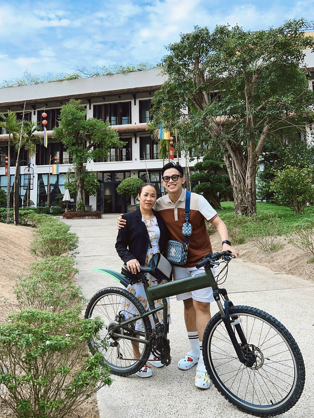 Trọng Tâm - hot TikToker 23 tuổi -  miệt mài sáng tạo với công việc nhưng không quên dẫn mẹ đi khắp nơi du lịch! - 3