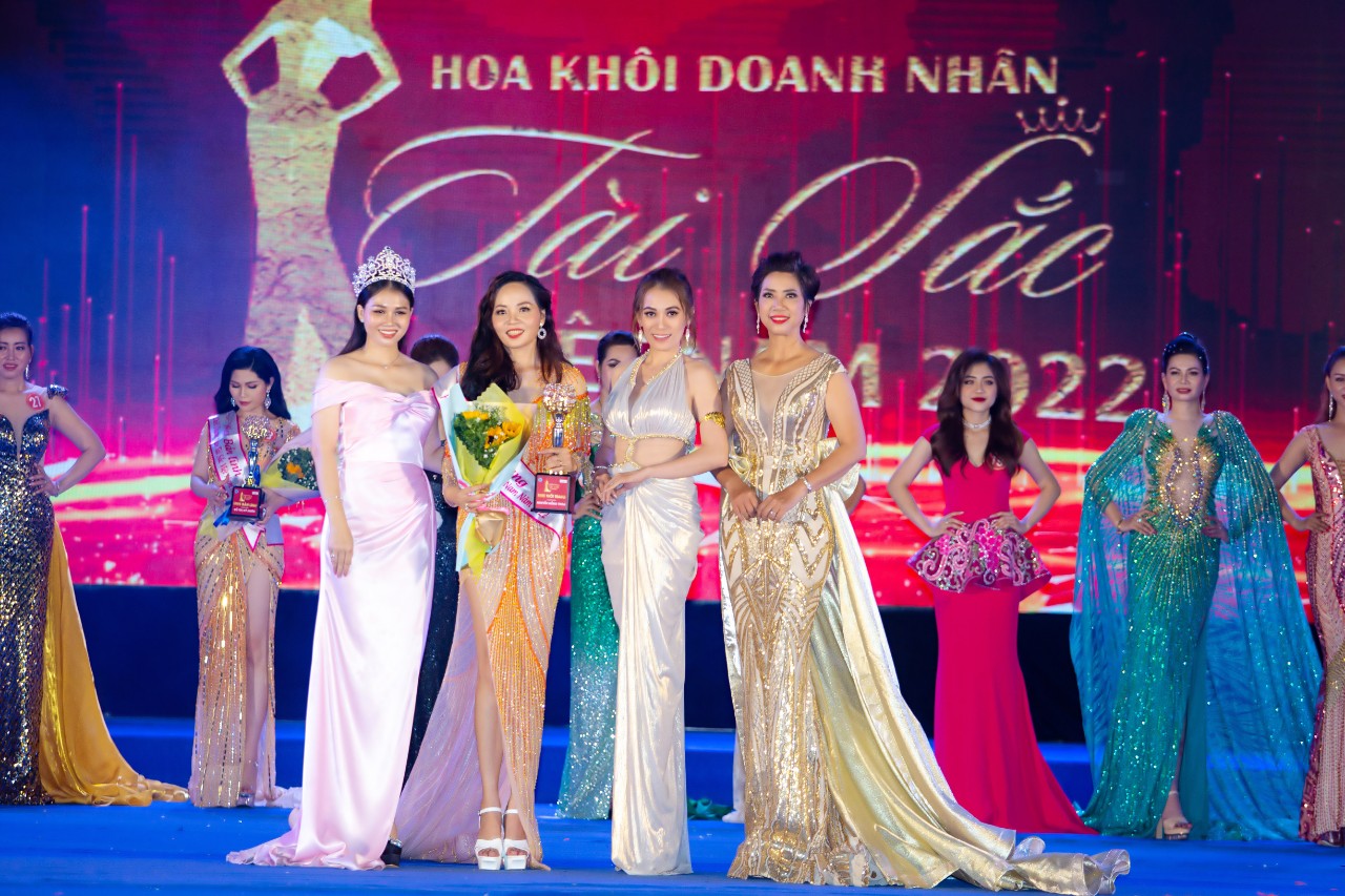 CEO Nguyễn Hồng Thoa xuất sắc với Á Khôi 2 cùng 2 giải phụ tại Hoa khôi Doanh nhân Tài sắc Việt Nam 2022 - 5