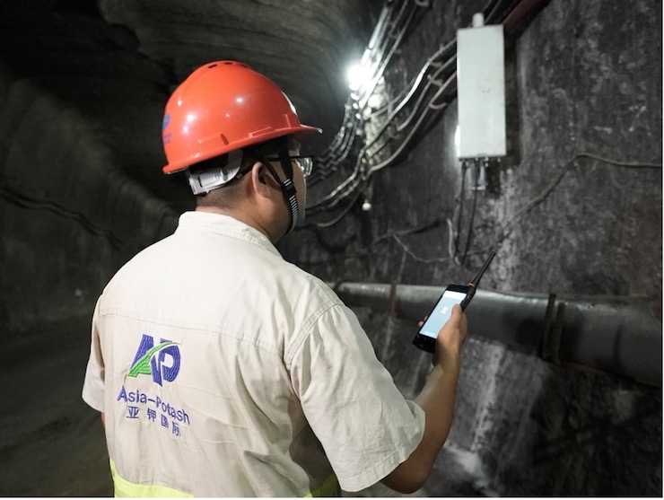 Đội ngũ Asia-Potash tại mỏ khai khoáng thông minh.