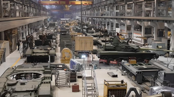 Bên trong một xưởng sản xuất xe tăng của tỉnh Sverdlovsk, Nga. Ảnh: TELEGRAM