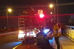 Pháp luật - Cha bất lực nhìn con trai gieo mình xuống sông Sài Gòn mất tích