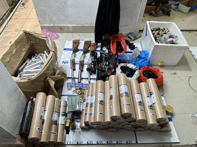 Số vũ khí thu giữ được tại căn nhà ở phường Hòa Minh, quận Liên Chiểu, TP Đà Nẵng