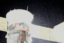 Tàu vũ trụ rò rỉ, phi hành gia Nga hủy nhiệm vụ ngoài ISS