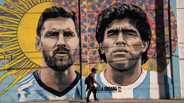 Con trai Maradona: &#39;Tôi là người hâm mộ số 1 của Messi&#39; - 1