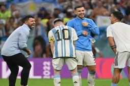 Argentina đấu Pháp chung kết World Cup: Messi chung phòng Aguero, Di Maria được tặng quà