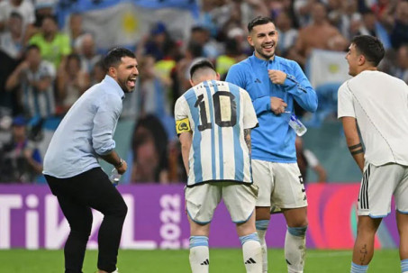 Argentina đấu Pháp chung kết World Cup: Messi chung phòng Aguero, Di Maria được tặng quà