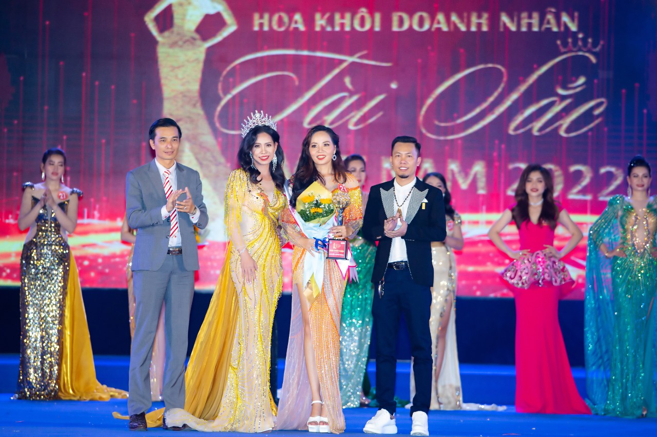 Doanh nhân Nguyễn Hồng Thoa gây ấn tượng với thần thái tại chung kết Hoa khôi Doanh nhân Tài sắc Việt Nam năm 2022 - 5