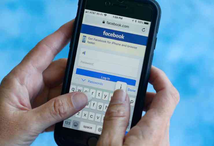 Các chuyên gia cảnh báo người dùng Facebook cần cẩn trọng với chiêu lừa đảo mới có tên Meta-Phish. Ảnh: New York Times