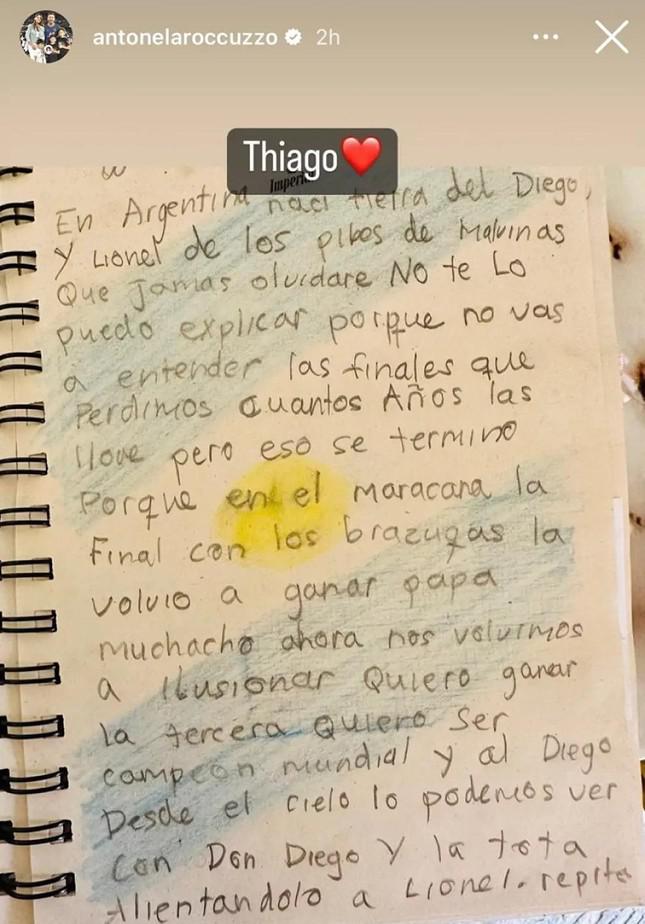 Bản viết tay lời bài hát 'Muchachos' của con trai Messi.