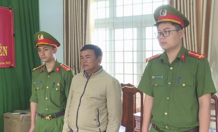 Khởi tố bị can, lệnh bắt tạm giam 3 tháng đối với ông Y Sit H’môk (60 tuổi, trú tại xã Ea Tu, TP Buôn Ma Thuột) nguyên Chủ tịch Hội Nông dân TP Buôn Ma Thuột.