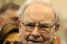 Vì sao giới đầu tư lỗ nặng nhưng tỷ phú Warren Buffett vẫn ăn nên làm ra?