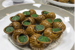 Ẩm thực - Đất nước đang có cơ hội vô địch World Cup 2 lần liên tiếp có những đặc sản kinh dị nào?