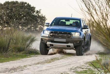 Giá xe Ford Ranger Raptor niêm yết và lăn bánh tháng 12/2022