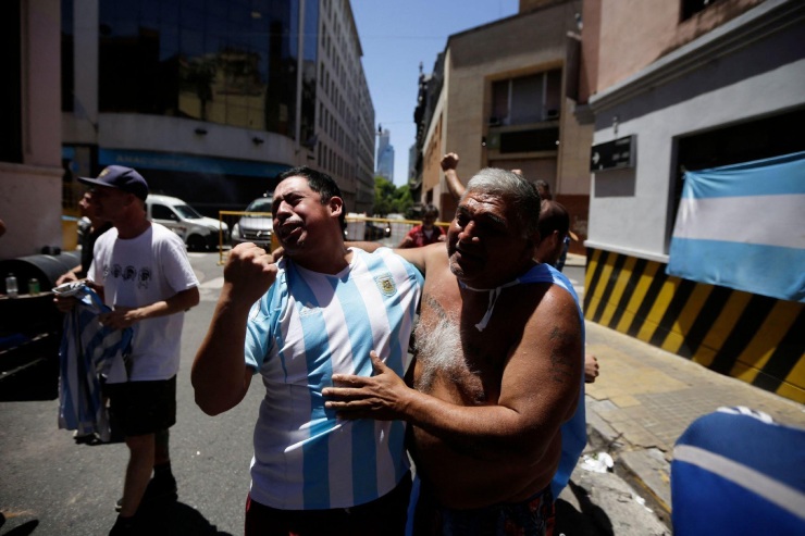 Những giọt nước mắt đã
rơi trên khuôn mặt người hâm mộ Argentina