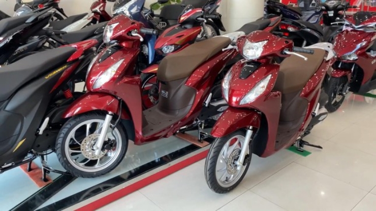 Một năm đầy "bất thường" của giá Honda Vision - 1