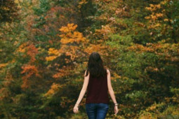 Sức khỏe đời sống - Đi bộ sau ăn tối liệu có bất ổn?