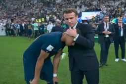 World Cup: Tổng thống Pháp hé lộ lời an ủi siêu sao Kylian Mbappe 