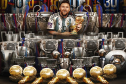 Messi vô địch World Cup, trên đỉnh thế giới: Xứng đáng là ”Vua bóng đá” mới? (Clip 1 phút Bóng đá 24H)