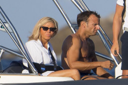 Đàn ông - "Đã con mắt" với body U50 của Tổng thống Pháp bên vợ là giáo viên cũ hơn 25 tuổi