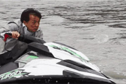 Phim - Thành Long chở mỹ nữ trên mô tô nước gặp sự cố, Lý Liên Kiệt rơi từ độ cao 12m