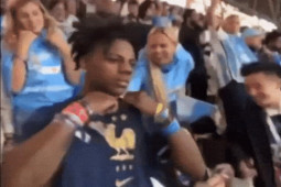 Clip hài hước - CĐV Pháp "quay xe" cực gắt trong trận chung kết World Cup 2022