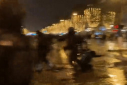 Thế giới - Video: Cảnh sát Pháp giải tán đám đông ở Paris sau khi Argentina vô địch World Cup