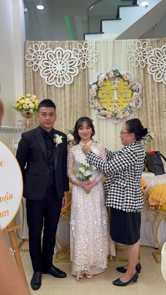 &#34;Trai nhảy&#34; Ngọc Thuận bật khóc trong đám cưới với vợ kém 17 tuổi - 1