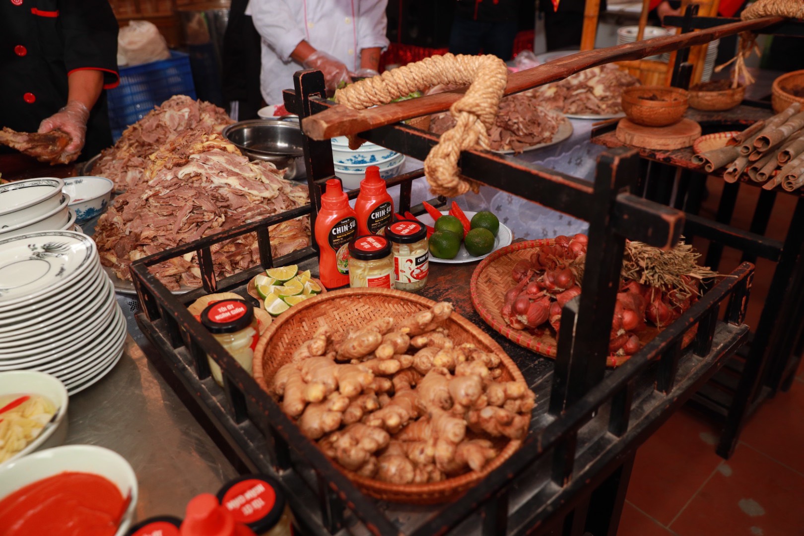 Tương ớt phở Chin-su là một gia vị quan trọng giúp phở ngon thêm bùng vị