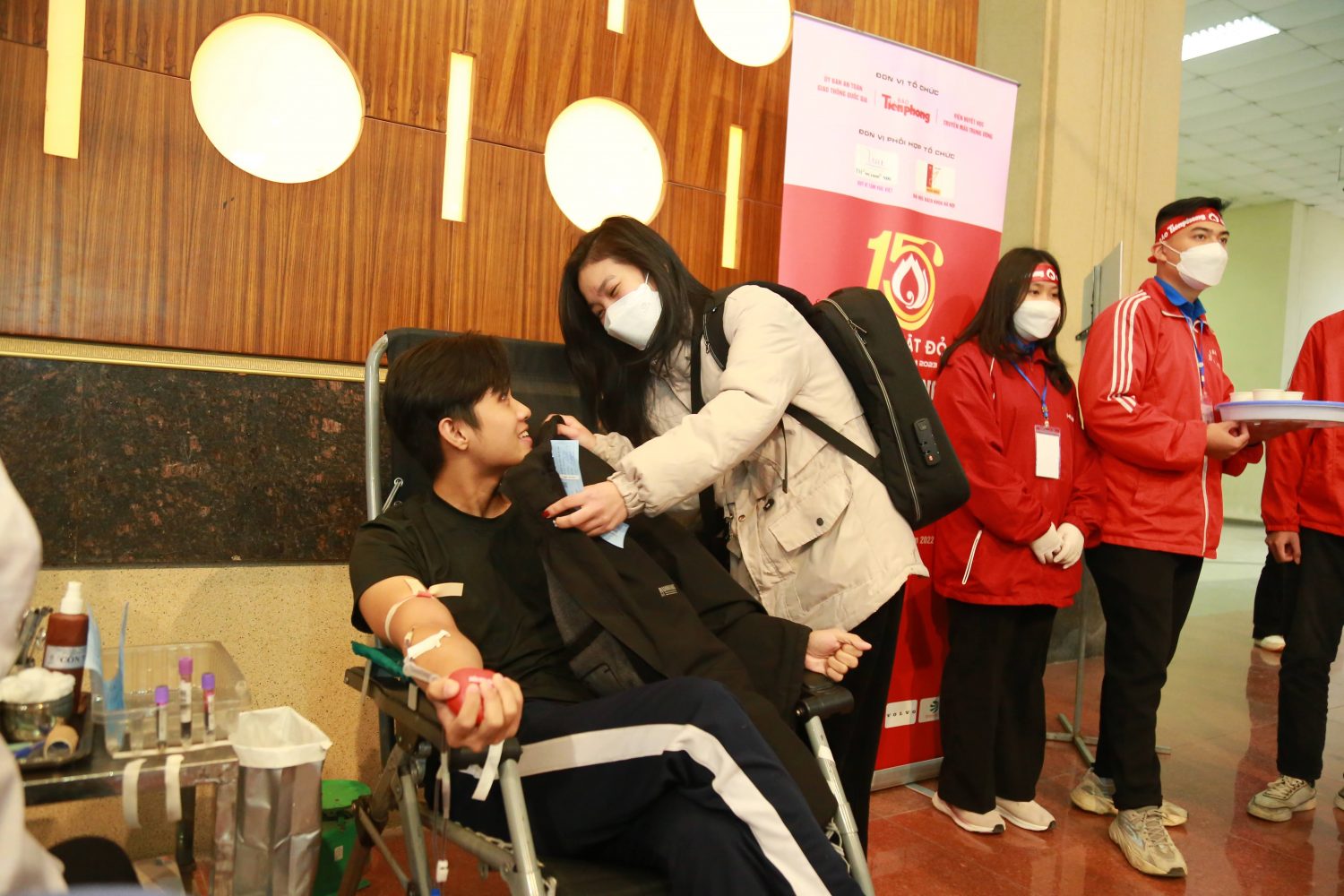 Giọt máu ấm giữa trời giá lạnh đảm bảo nguồn máu cho người bệnh dịp Tết Nguyên đán - 2