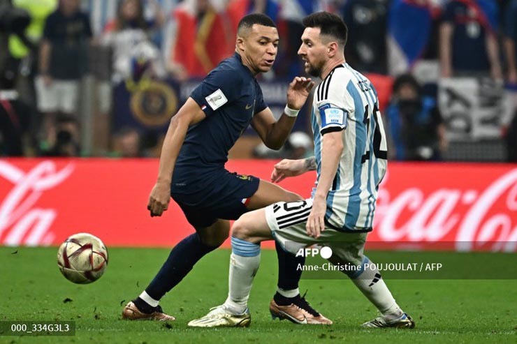 Mbappe - Messi &#34;cà khịa&#34; nhau trên sân, PSG lo cuộc chiến quyền lực sau World Cup - 1