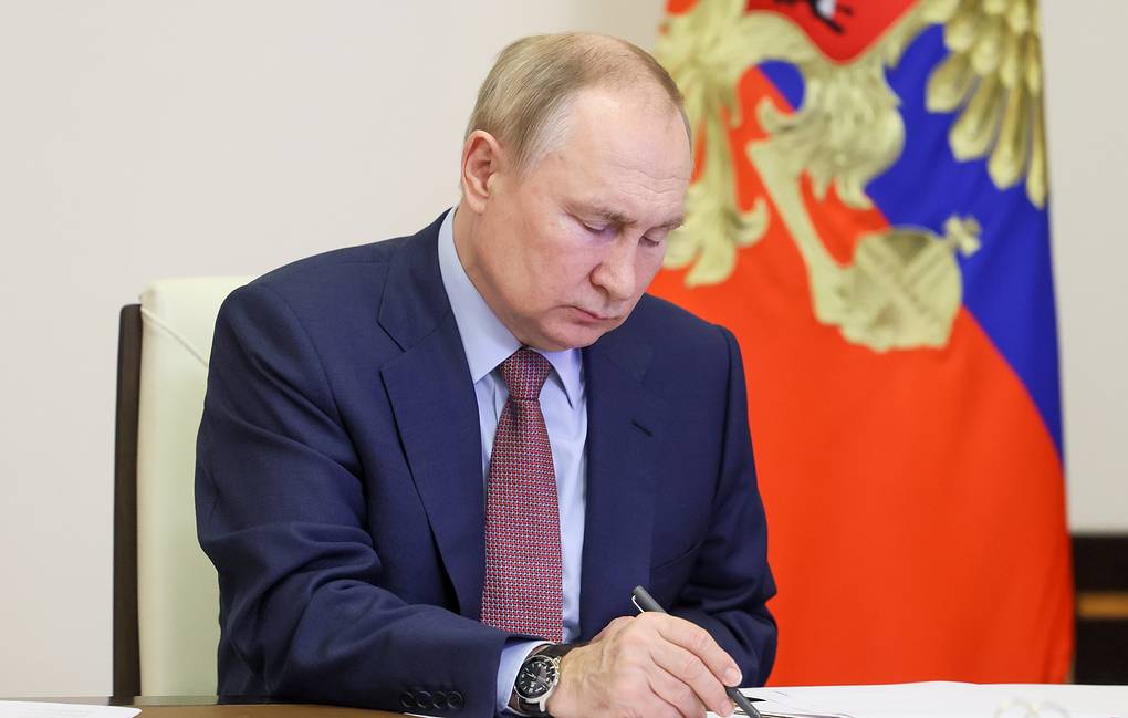 Tổng thống Nga Vladimir Putin phê duyệt dự luật cấm người nước ngoài thuê phụ nữ Nga mang thai hộ. Ảnh minh họa: TASS