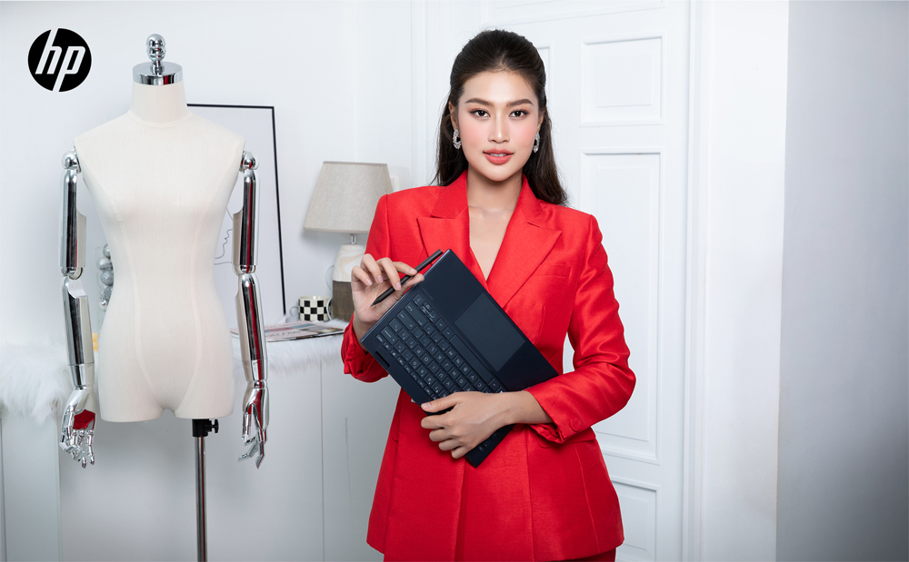 Những công nghệ hiện đại trên HP ENVY x360 luôn sẵn sàng hỗ trợ nàng hậu mọi nơi, mọi lúc