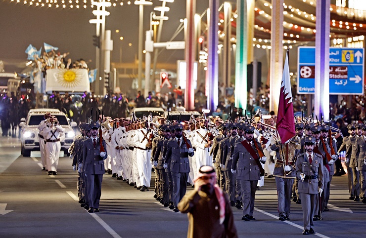 BTC World Cup 2022 mời các tuyển thủ
Argentina lên xe buýt diễu hành rời sân Lusail