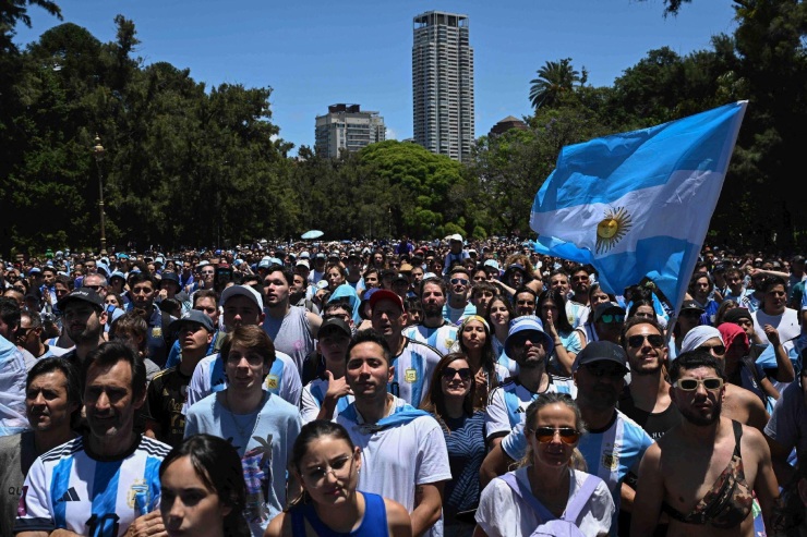 Đã có
thời điểm, người hâm mộ chết lặng khi ĐT Pháp liên tiếp ghi 2 bàn
gỡ hòa 2-2 (hiệp 2), sau đó là 3-3 (hiệp phụ) nhờ cú hat-trick của
Mbappe
